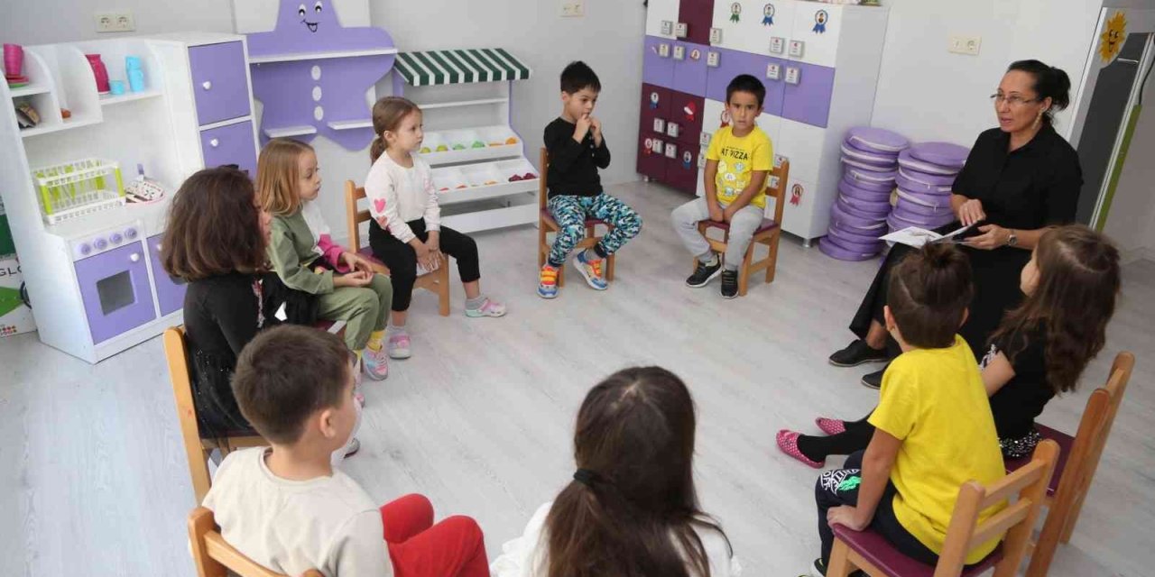 Efeler’den miniklere İngilizce ve Felsefe eğitimi