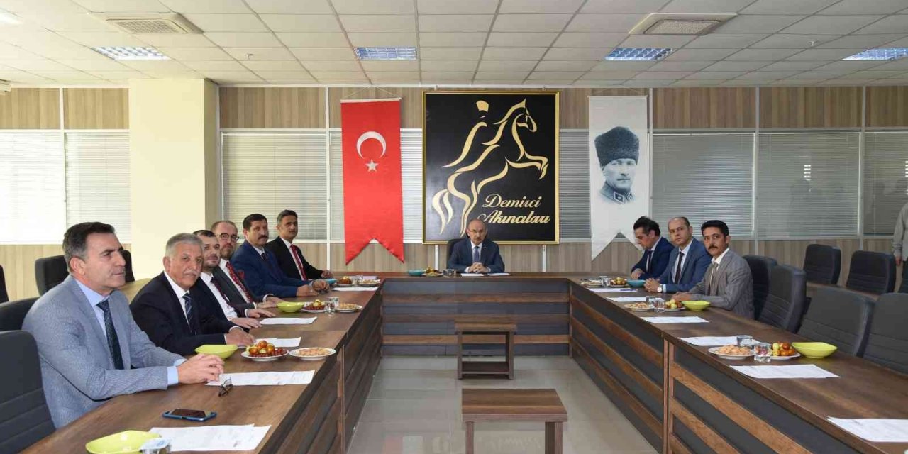 Vali Karadeniz Demirci OSB’nin ilk müteşebbis heyet toplantısına katıldı