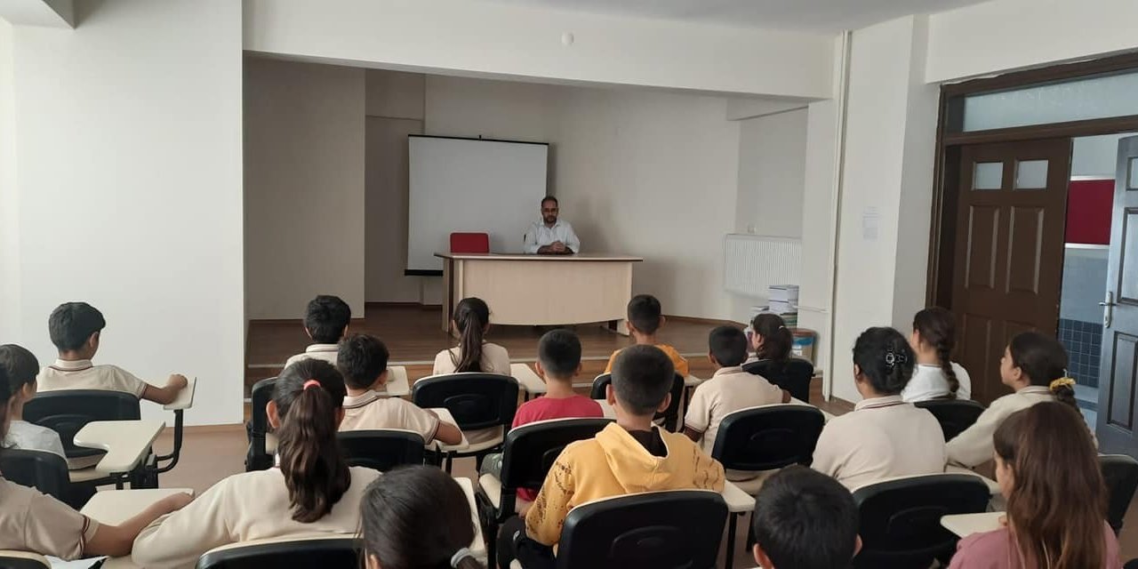 Germencik’te öğrencilere ’Hz. Peygamber ve Öğretmenlik’ konulu konferans düzenlendi