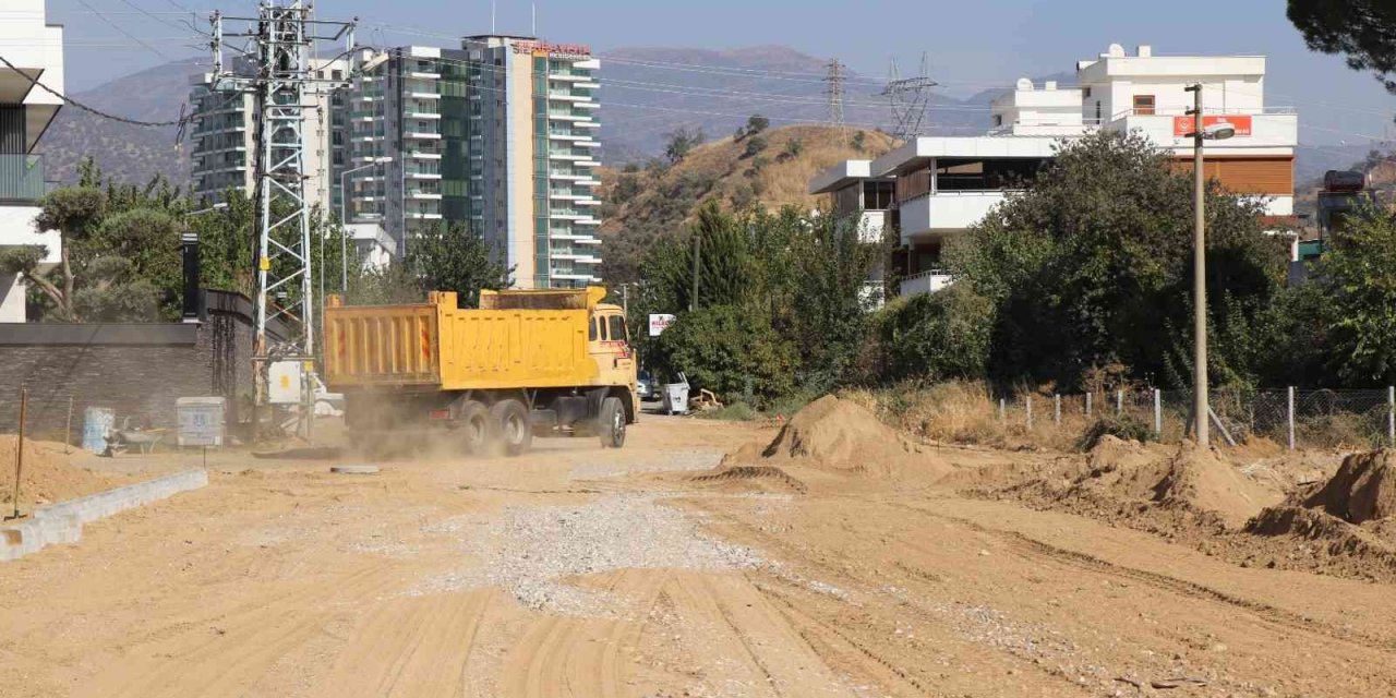 İsabeyli Mahallesinde yol yapım çalışmaları sürüyor