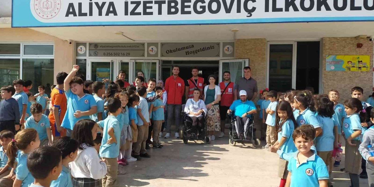 Öğrencilere, plastik geri dönüşüm toplama kampanyası tanıtıldı