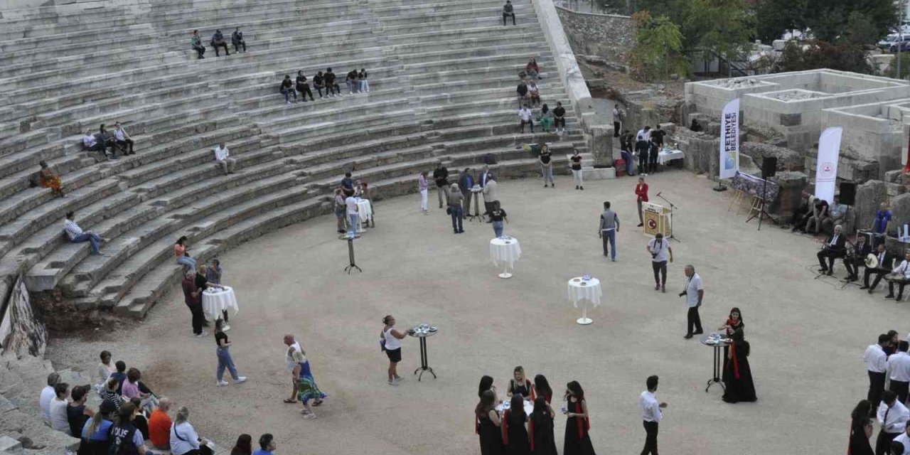 Telmessos Antik Tiyatro’da konser verildi
