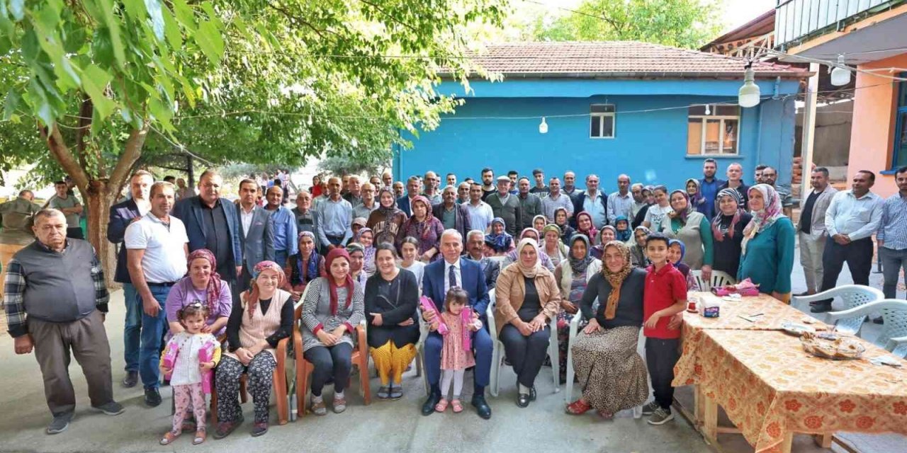 Başkan Osman Zolan Babadağlılarla kucaklaştı