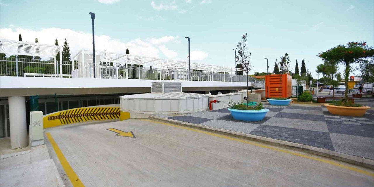 Menteşe Kent Meydanı açılışa hazırlanıyor