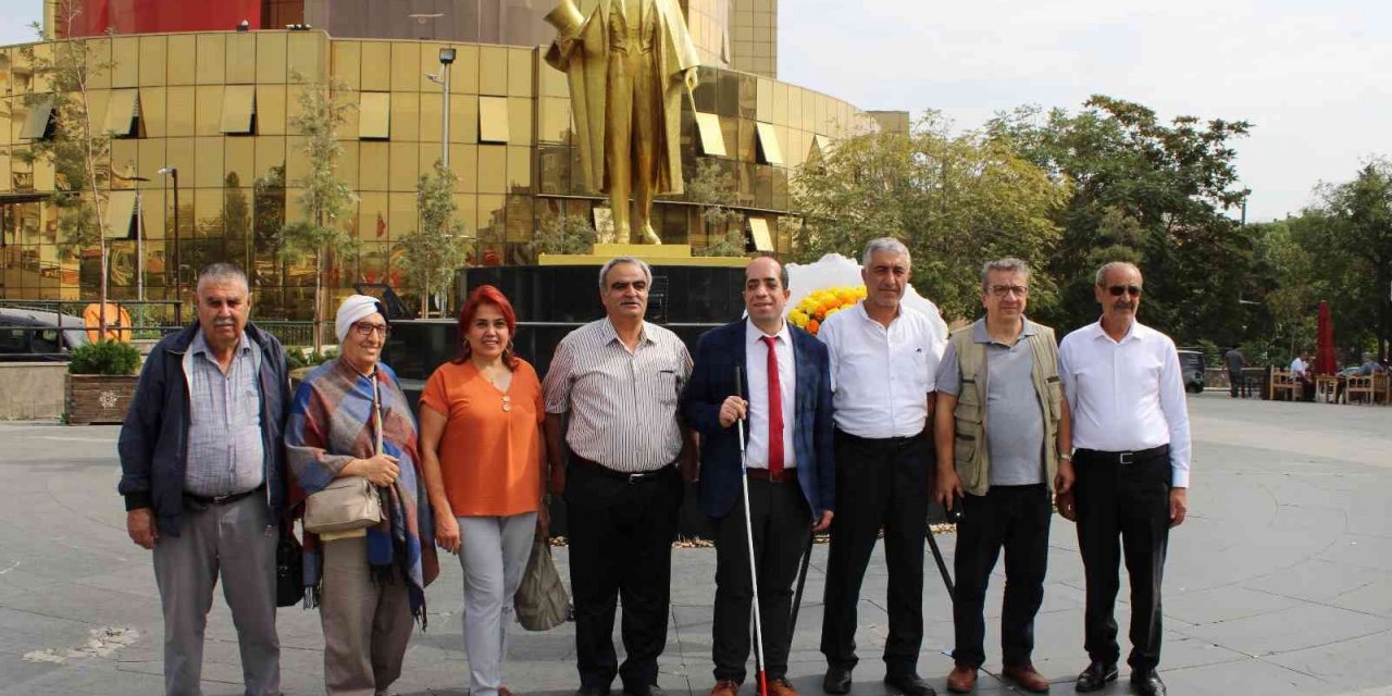 Görme engellilerden “Beyaz Baston Yasası” çağrısı