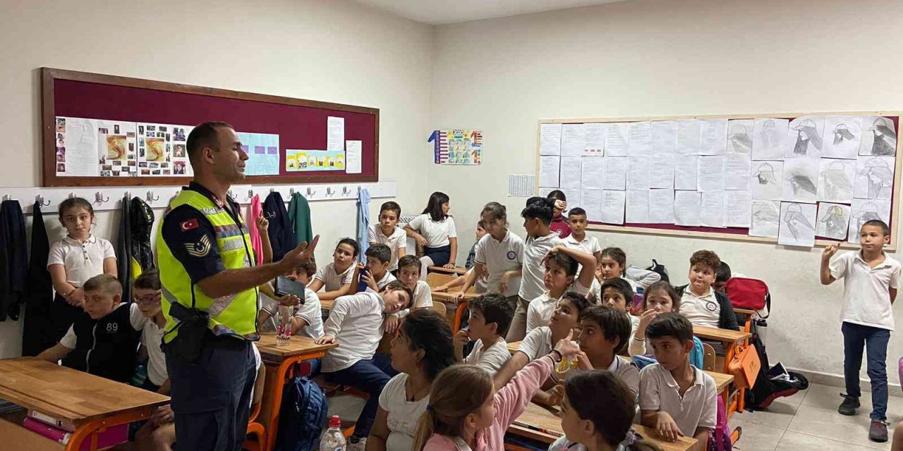 Jandarmadan öğrencilere ’trafik güvenliği’ semineri