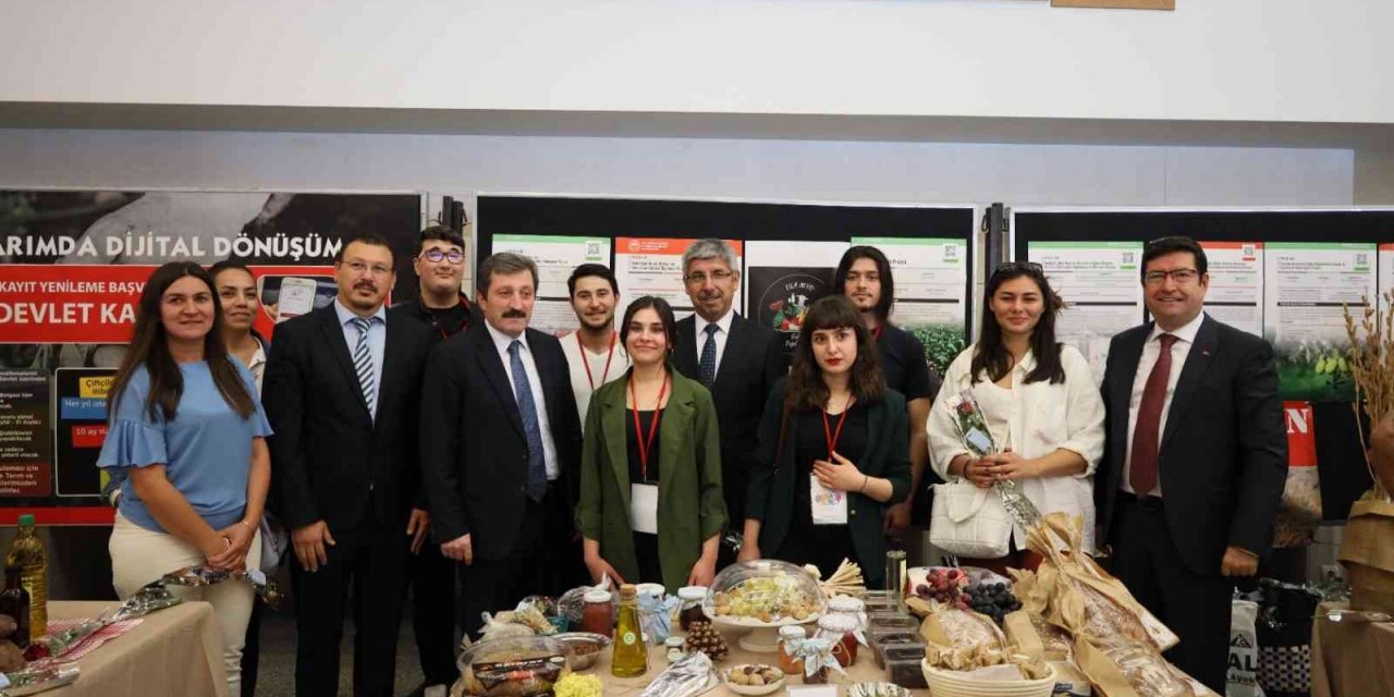 50 ton gübre ambalajını imha edecek atık projesinde coşkulu kutlama