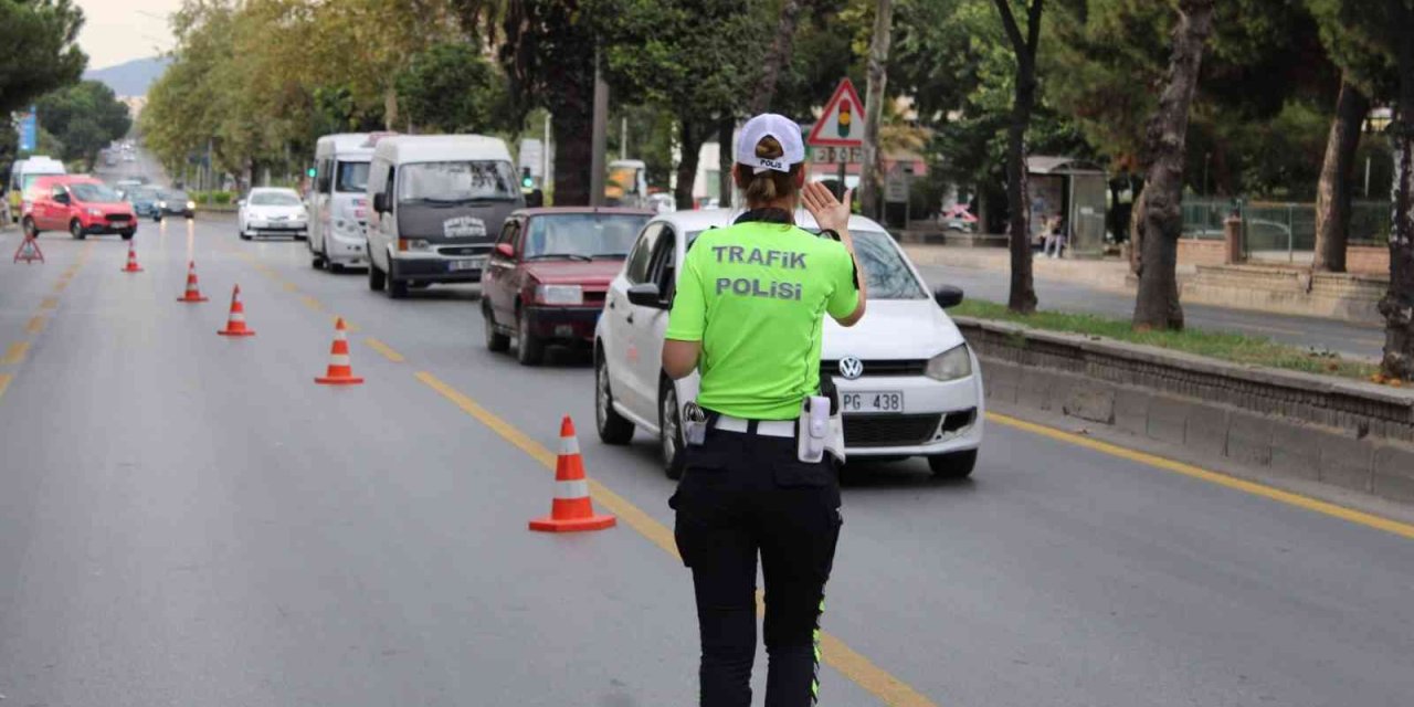 Aydın’da kırmızı ışıkta geçenlere af yok