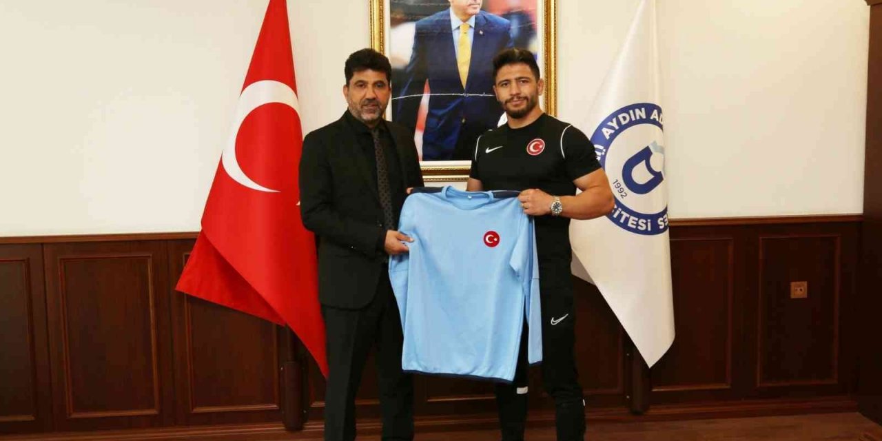 Rektör Aldemir dünya üçüncüsü Aslan’ı makamında ağırladı