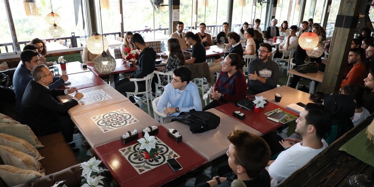 Başkan Sürekli, üniversitelilere konuk oldu