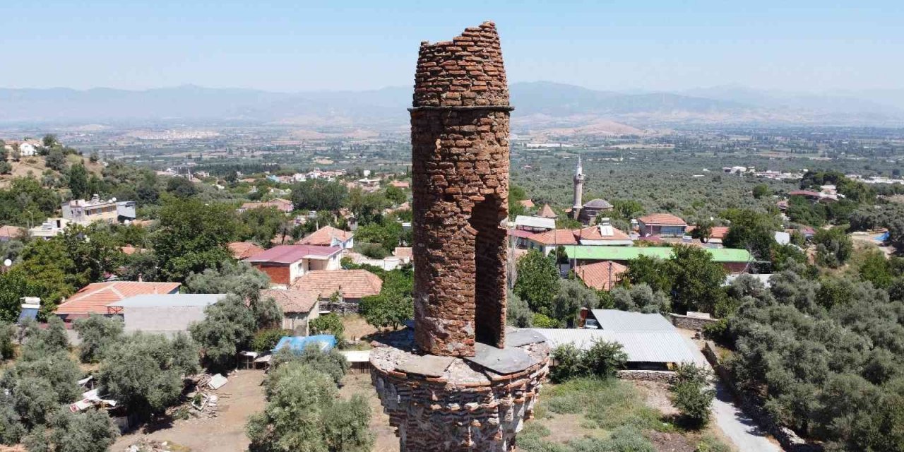 İzmir’de ecdat yadigarı cami göz göre göre yok oluyor