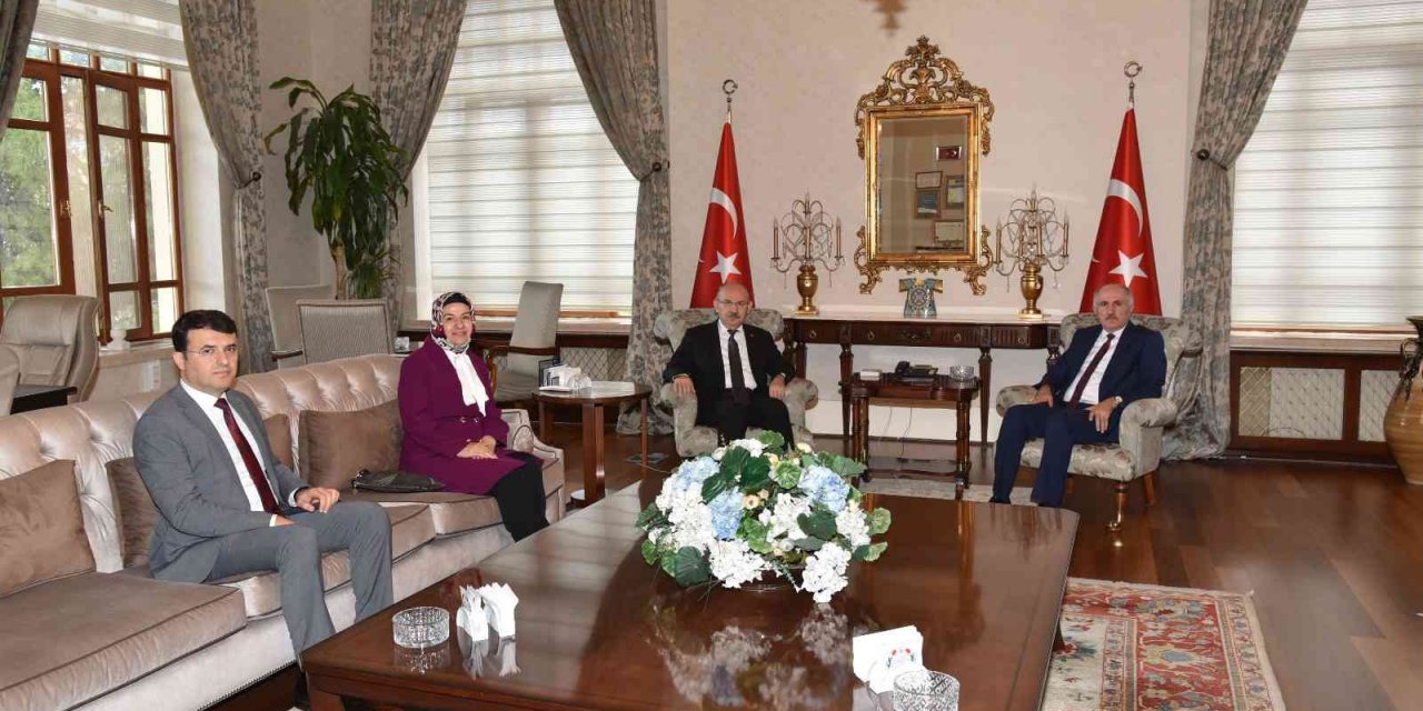 İZDES heyeti Vali Karadeniz’le fikir alışverişinde bulundu