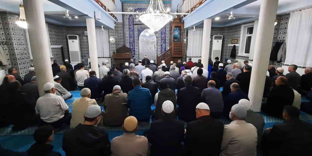 Salihli’de sabah namazında Kur’an-ı Kerim ziyafeti