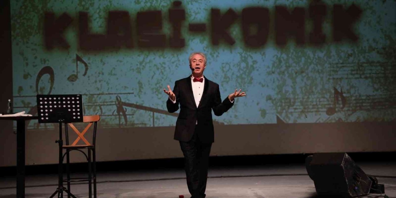 Klasi-Komik Bayraklı’da sahnelendi