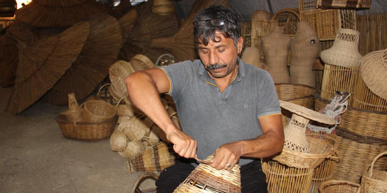 Dünyanın dört bir yanına hasır ürünlerini ihraç eden Romanlar bu sezon adeta dolar ördü