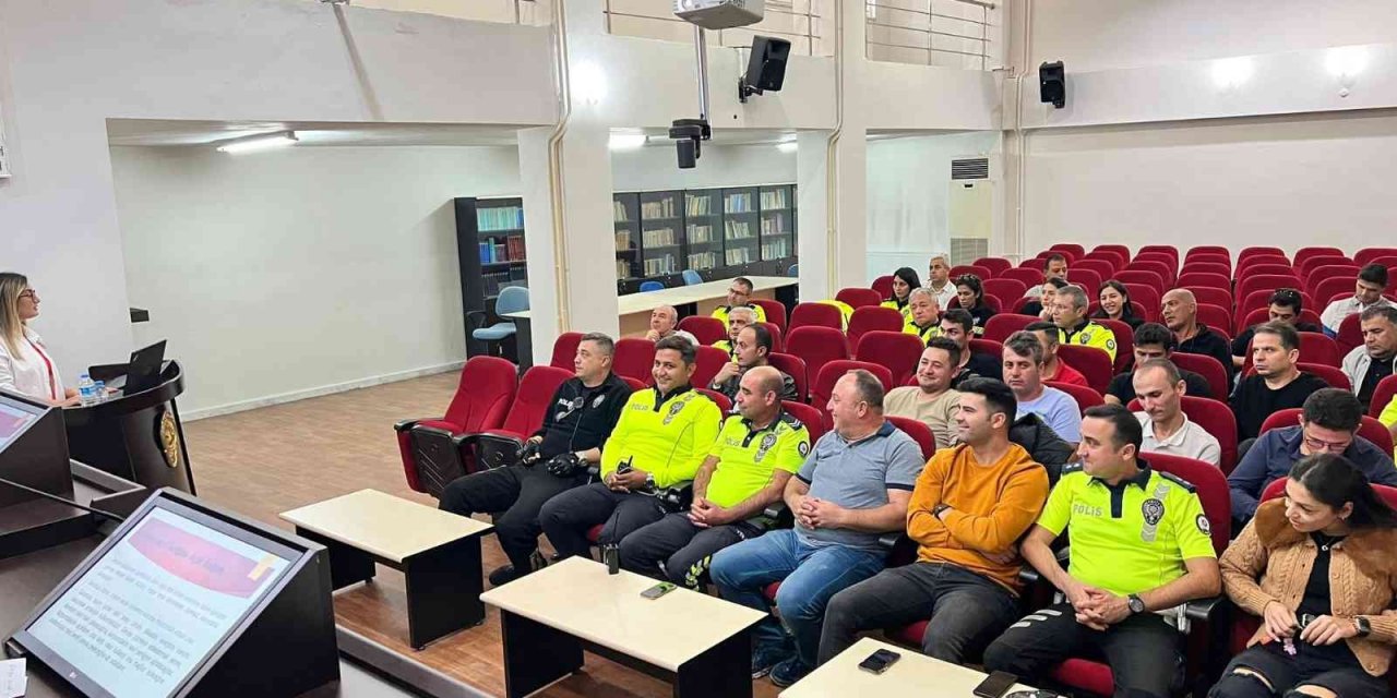Muğla’da trafik birimlerinde görevli emniyet personeli eğitimden geçiyor