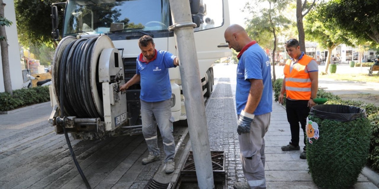 Belediye ekipleri yağmur hatlarında