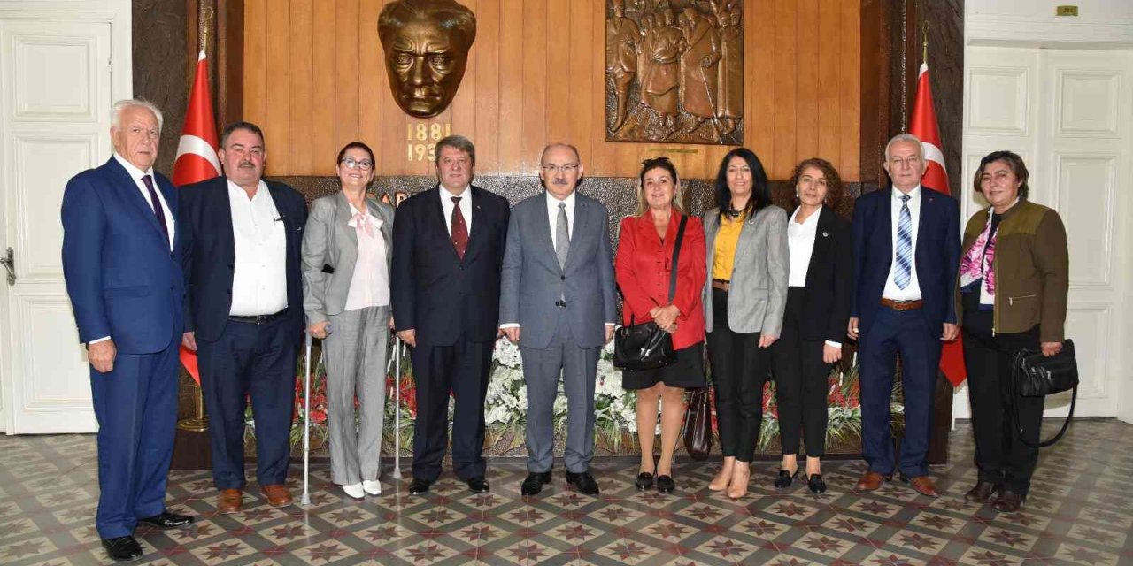 Vali Karadeniz muhtarların gününü kutladı