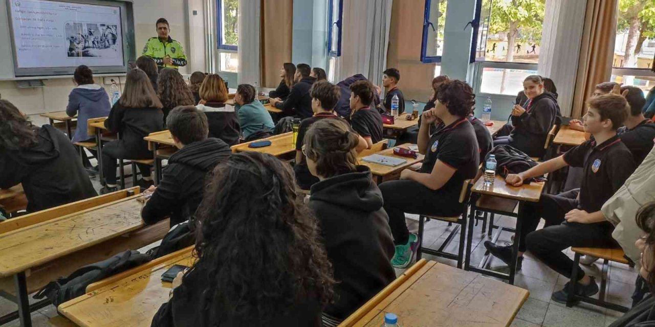 Öğrencilere sınıf içi trafik kural ihlalleri eğitimi
