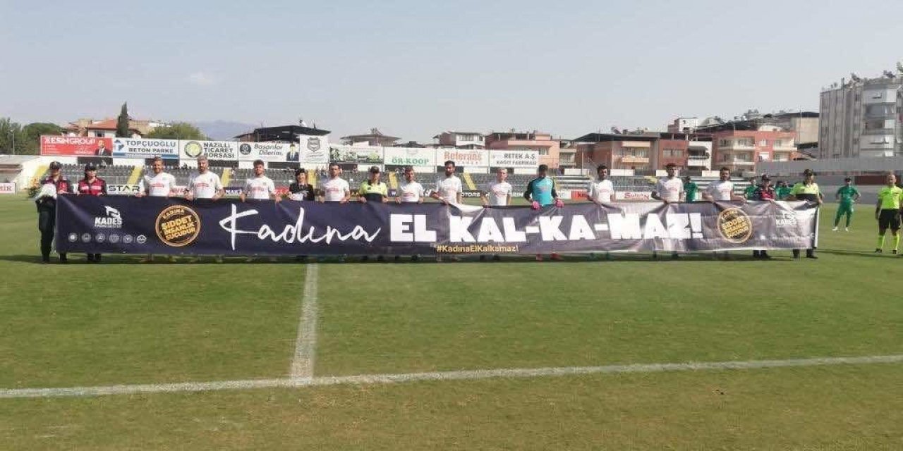 Jandarmadan stadyumda, ’Kadına El Kalkamaz’ pankartı