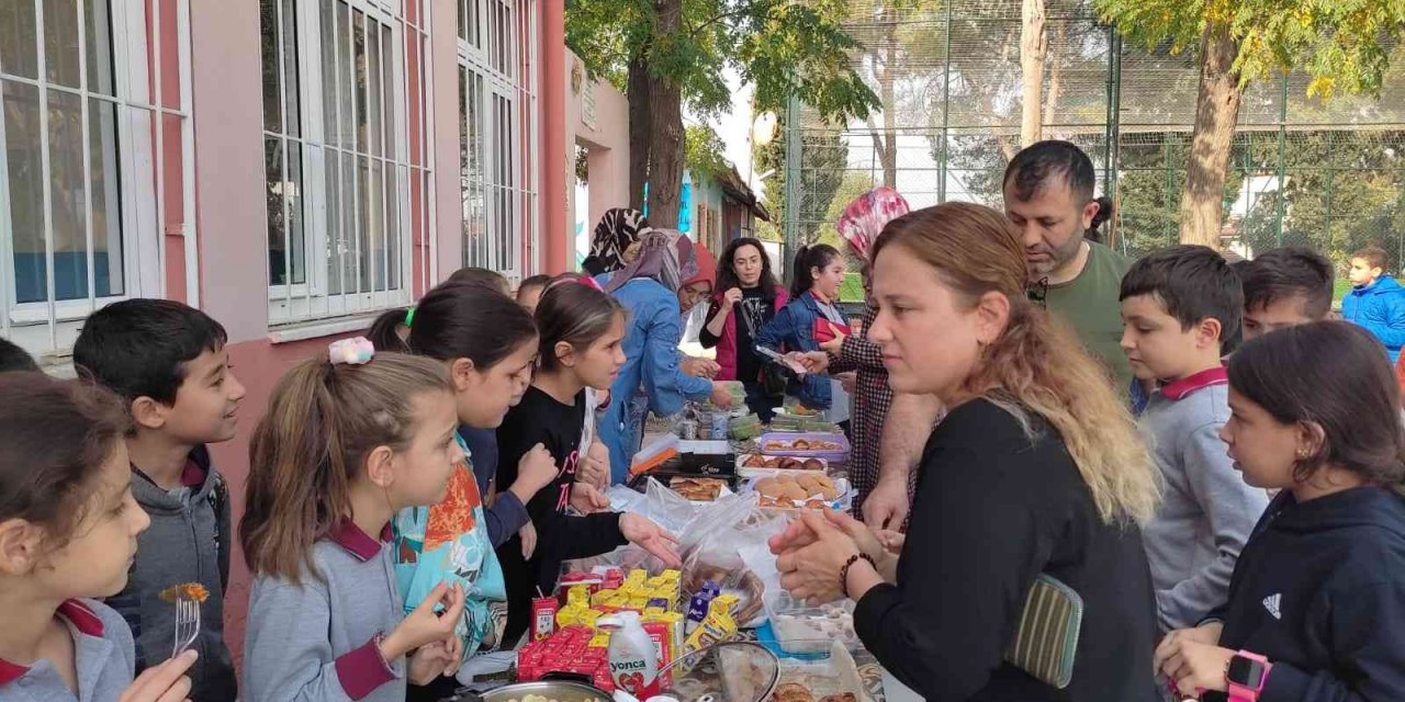 Minik öğrencilerden örnek davranış