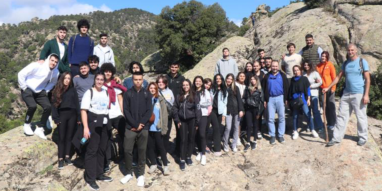 Öğrencilerden Tarihi Kırk Merdiven yürüyüşü