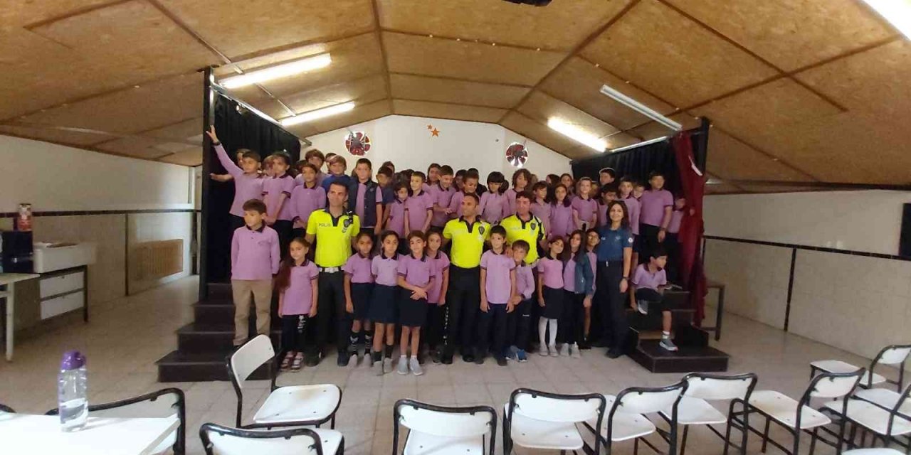 Datça’da öğrencilere trafik eğitimi verildi