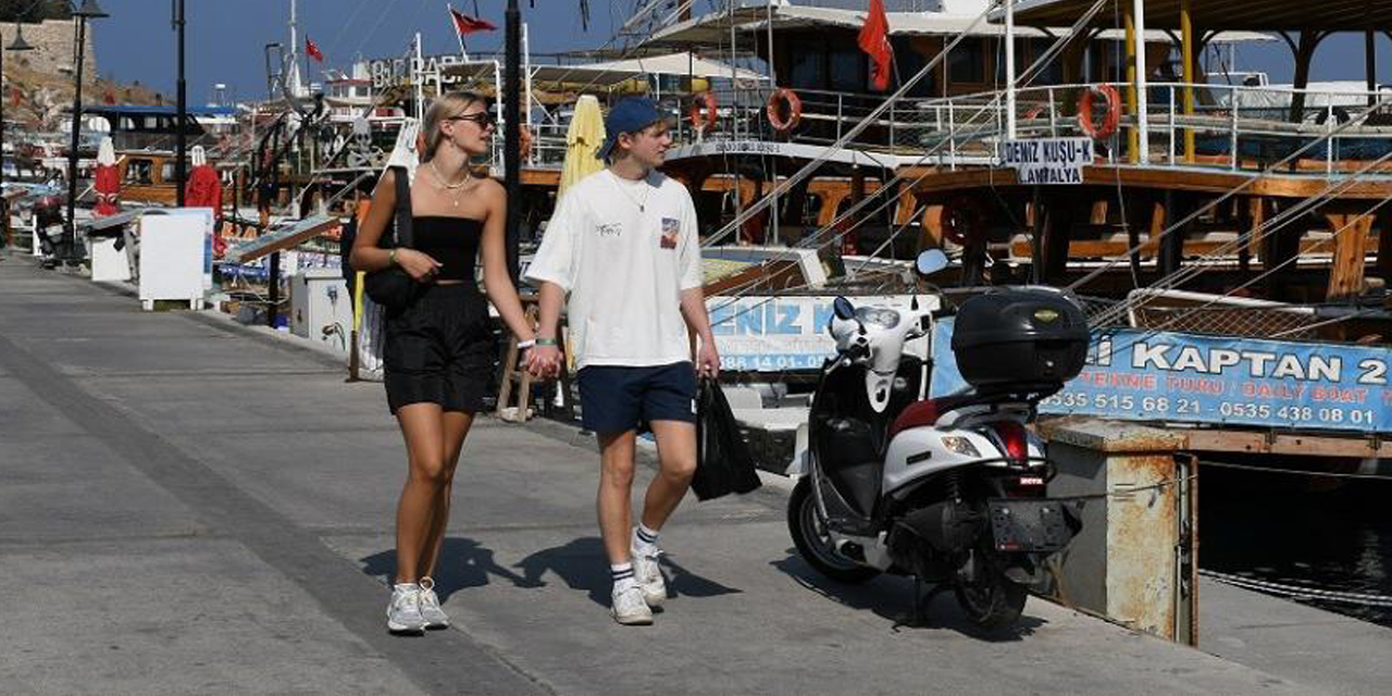 Kuşadası’nda yaz sezonu kruvaziyer bereketi ile devam ediyor