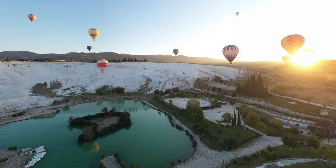 Pamukkale’ye hayran kaldılar