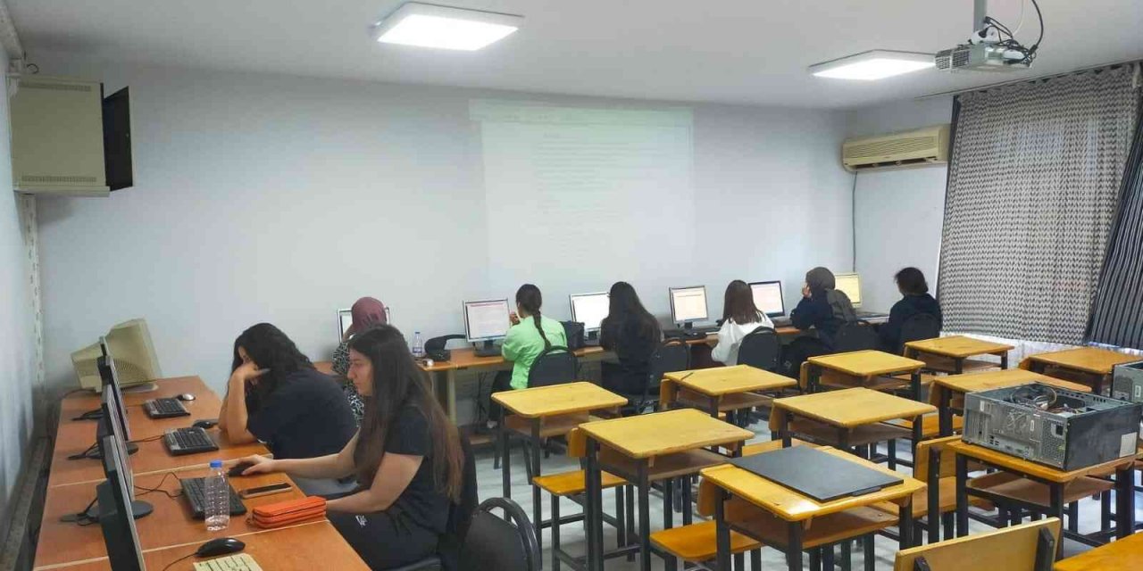 Aydın’da yurtta kalan öğrenciler kendilerini geliştiriyor