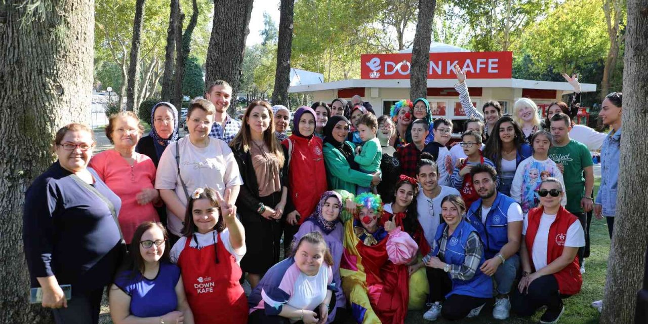 Down Kafe misafirlerini ağırlamaya devam ediyor