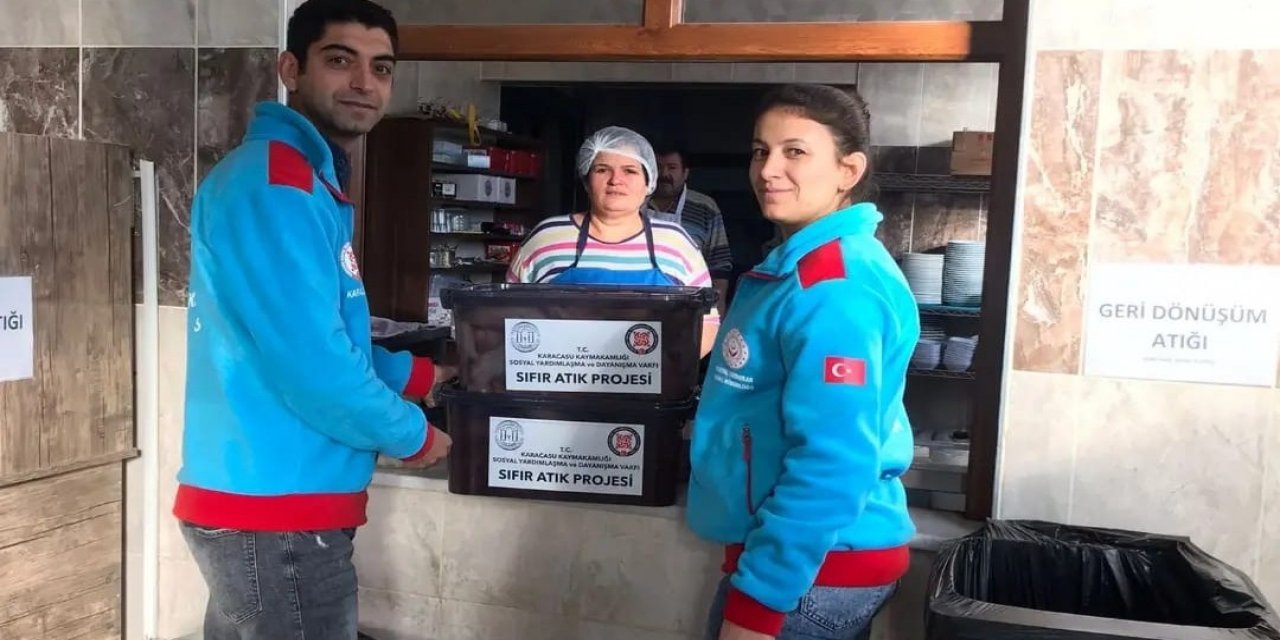 Karacasu’daki lokantalarda artan yemekler can dostlara veriliyor