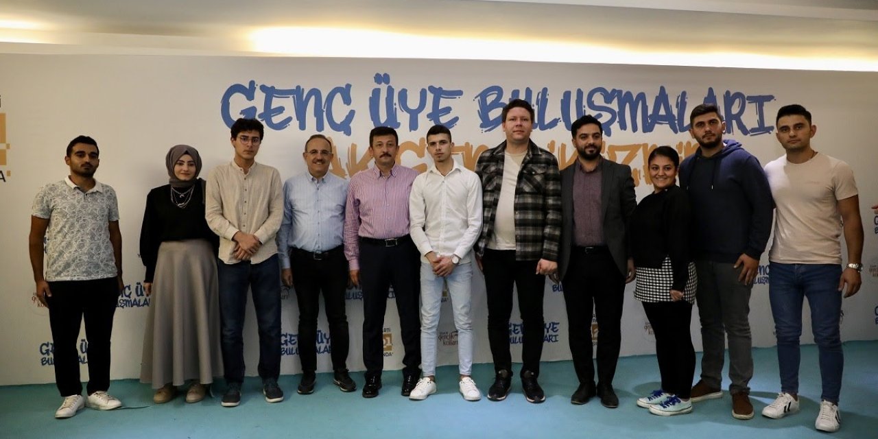 AK Parti İzmir’e genç takviye