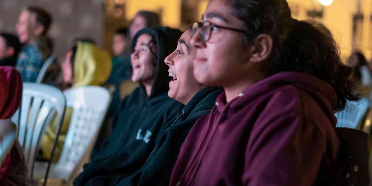 Kuşadası’nda açık hava sineması keyfi