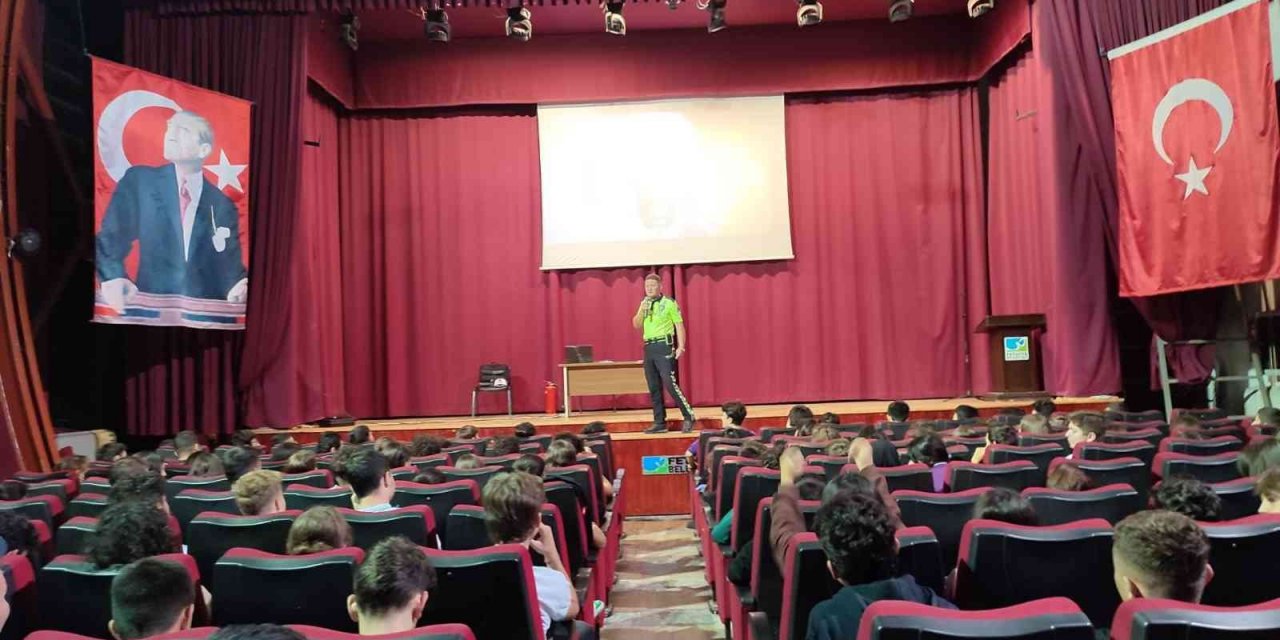 Fethiye’de öğrenciler “Trafik Dedektifi” oluyor