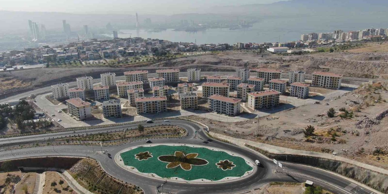 İzmir’de deprem konutları sahiplerini bulmaya devam ediyor