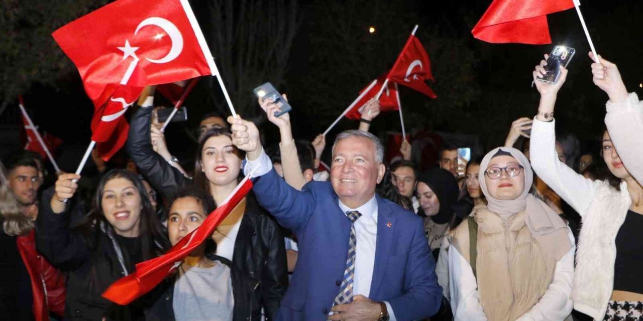 Öğrenciler cumhuriyet konseriyle coştu