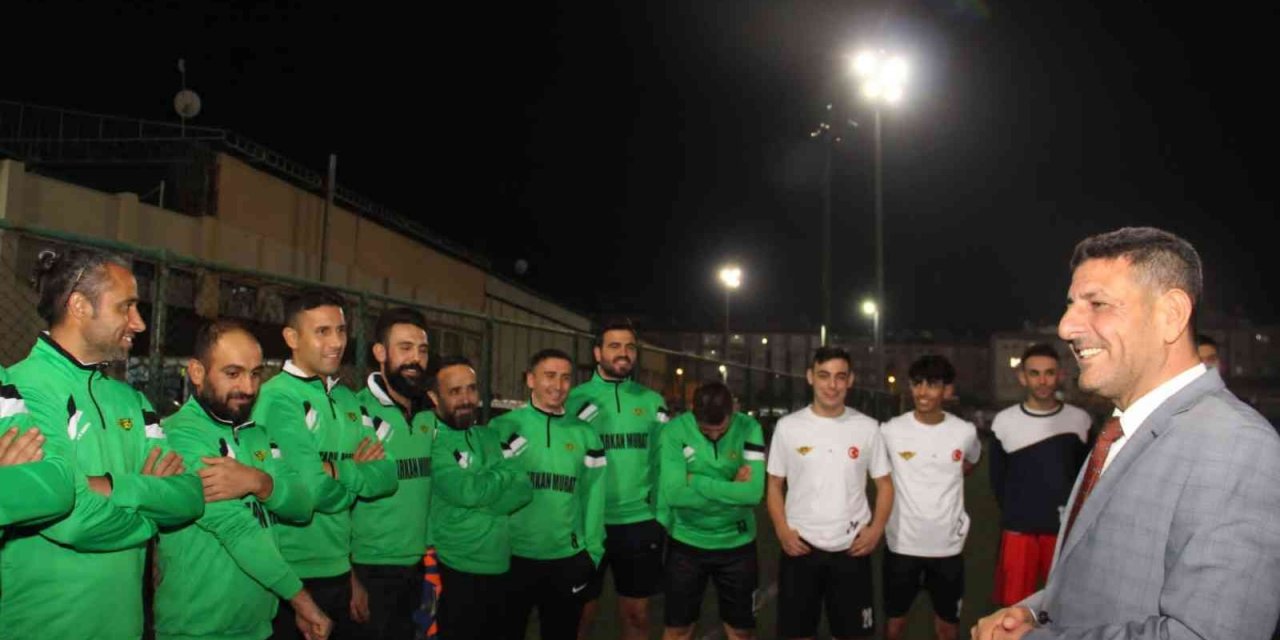 AK Partili Subaşı, futbolculara moral verdi