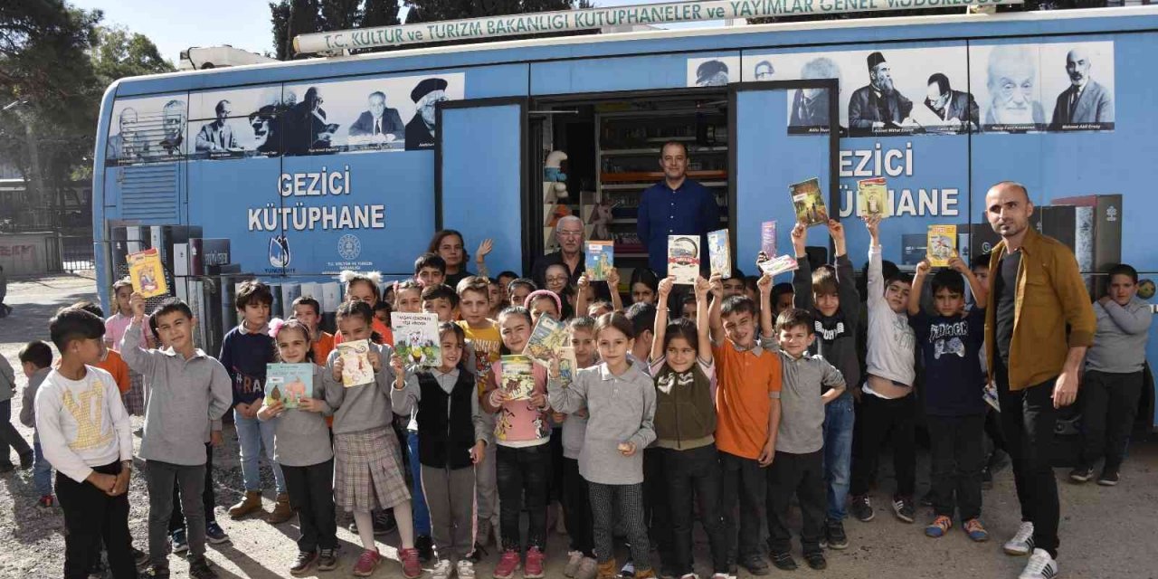 Gezici kütüphane öğrenciler ile buluşuyor