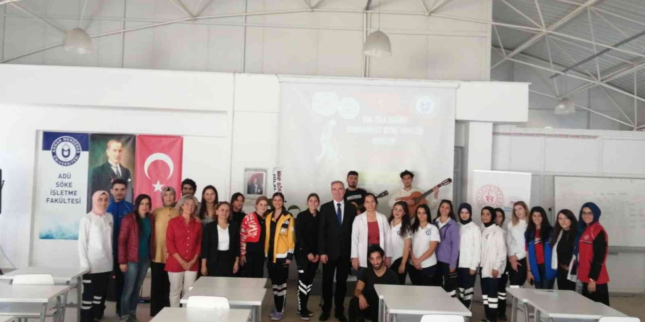 Söke İşletme Fakültesi’nde ’Cumhuriyet Genç Akustik Konseri’ gerçekleşti