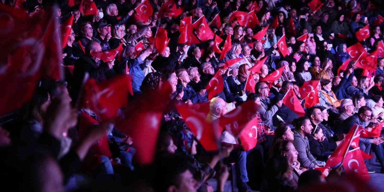 Aliağa’da Cumhuriyet Bayramı coşkusu ASEV konseriyle başladı