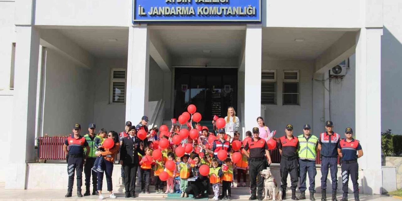 Minikler Cumhuriyetin 99. yıl dönümü dolayısıyla jandarmaya konuk oldu