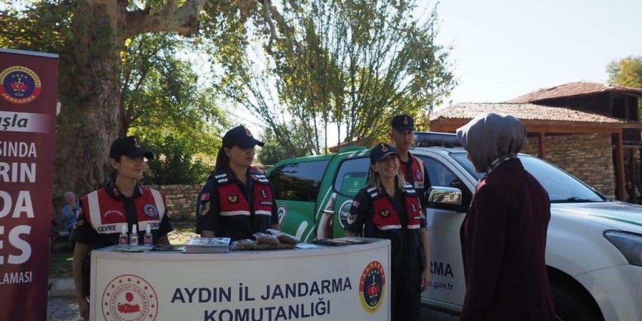 Jandarma Karacasu’da vatandaşları bilgilendirdi