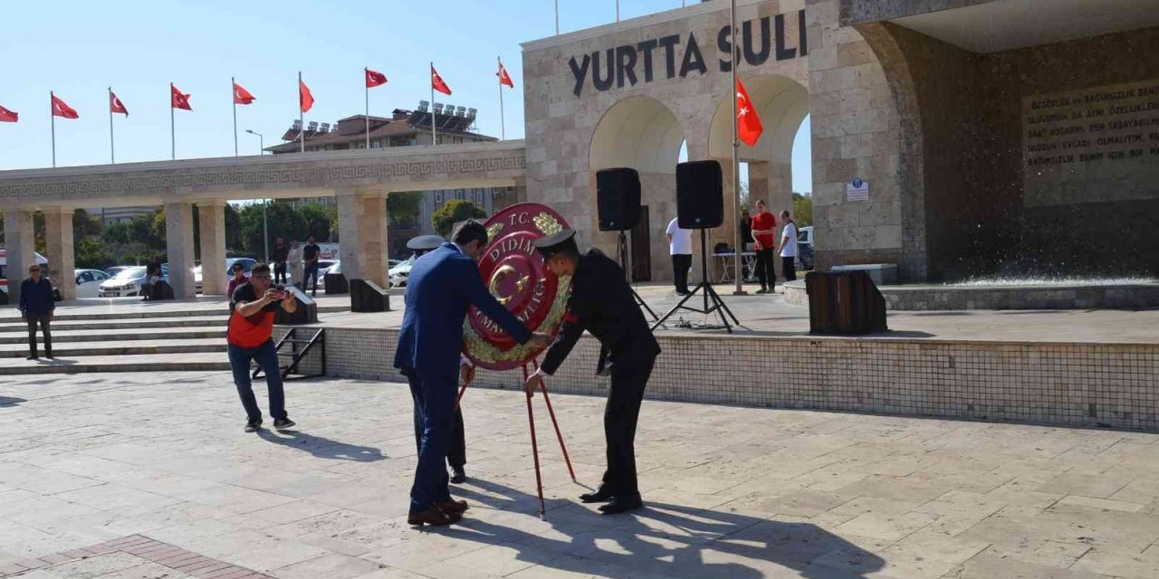 Didim’de 29 Ekim kutlamaları çelenk töreniyle başladı