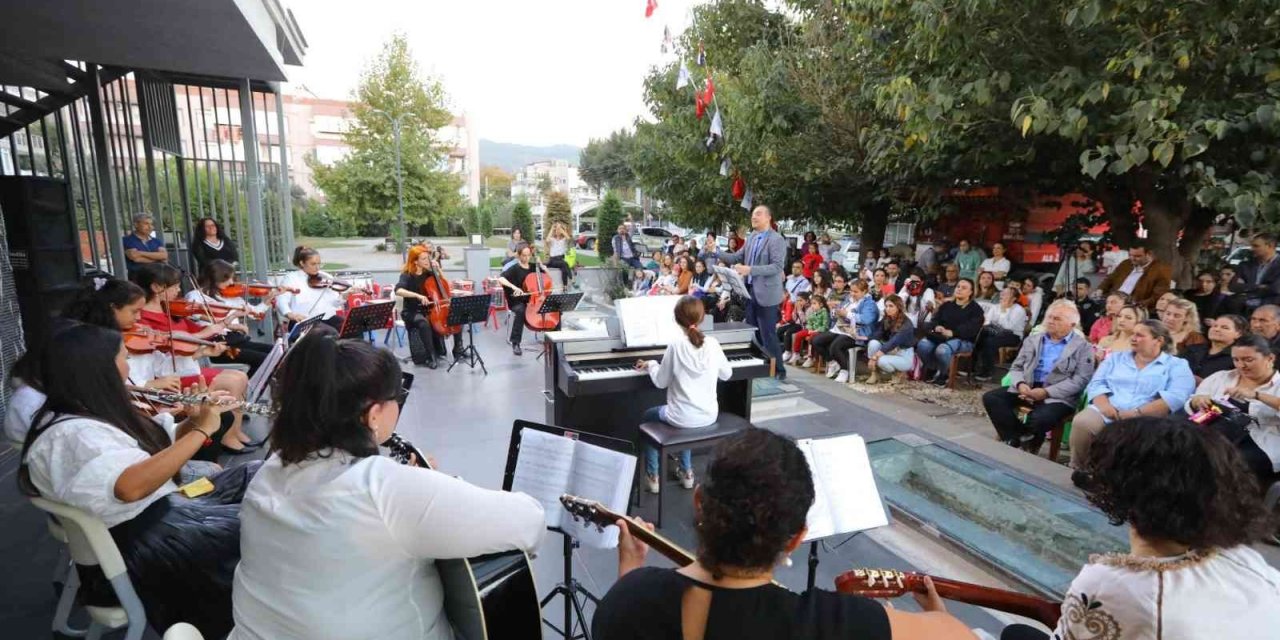 Selçuk’un minik yeteneklerinden cumhuriyet konseri