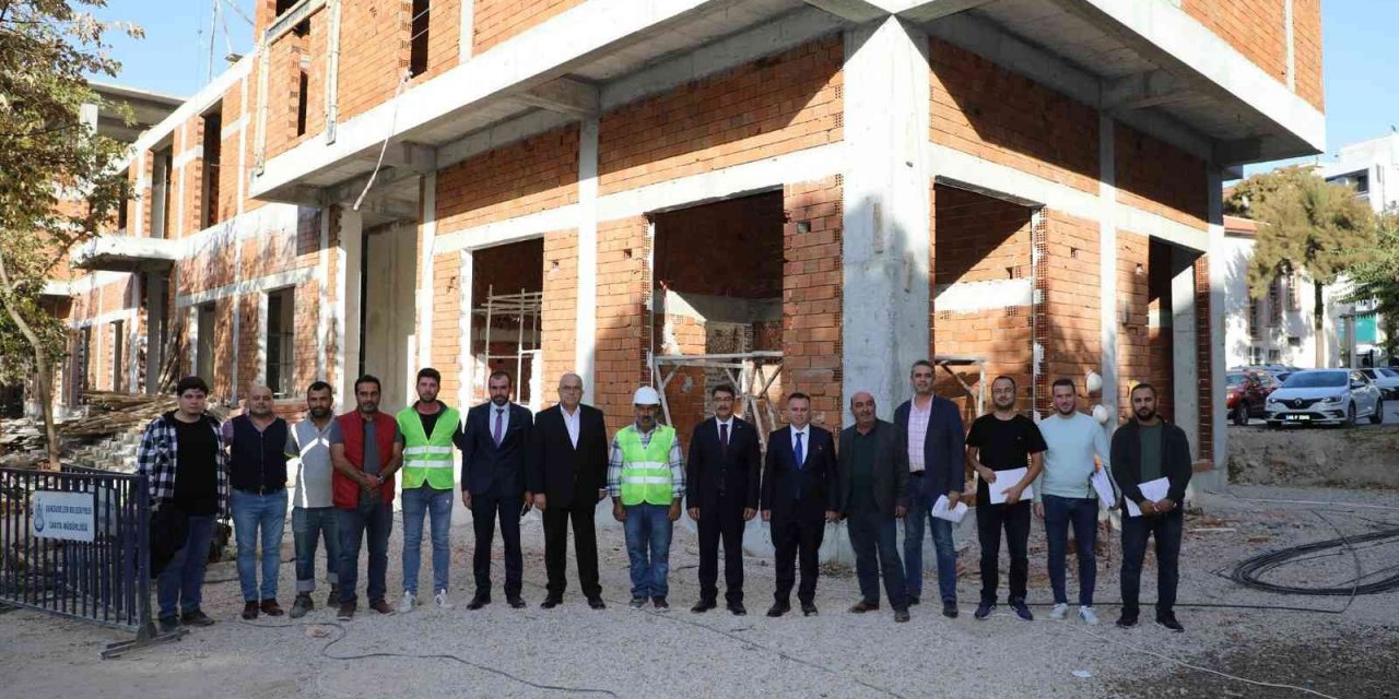 Başkan Çelik, Millet Kütüphanesi ve Gençlik Merkezi inşaatını inceledi