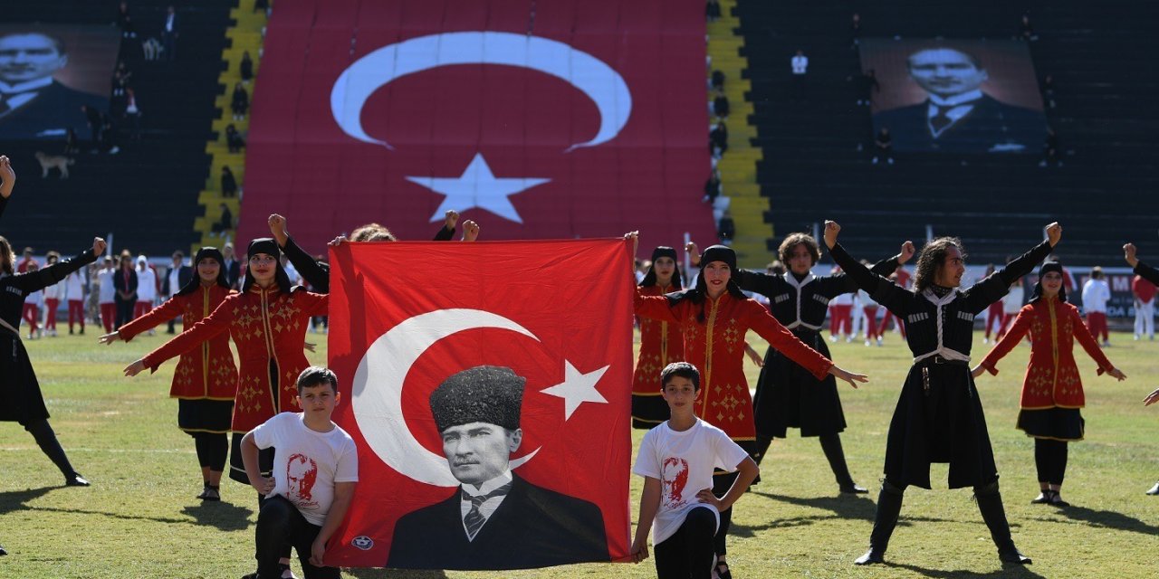 Kuşadası’nda Cumhuriyet Bayramı kutlamalarına yoğun ilgi