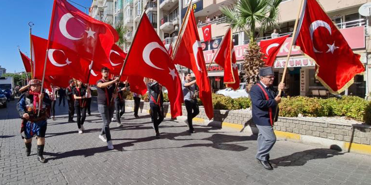 Nazilli’de Cumhuriyet coşkusu caddelere taştı