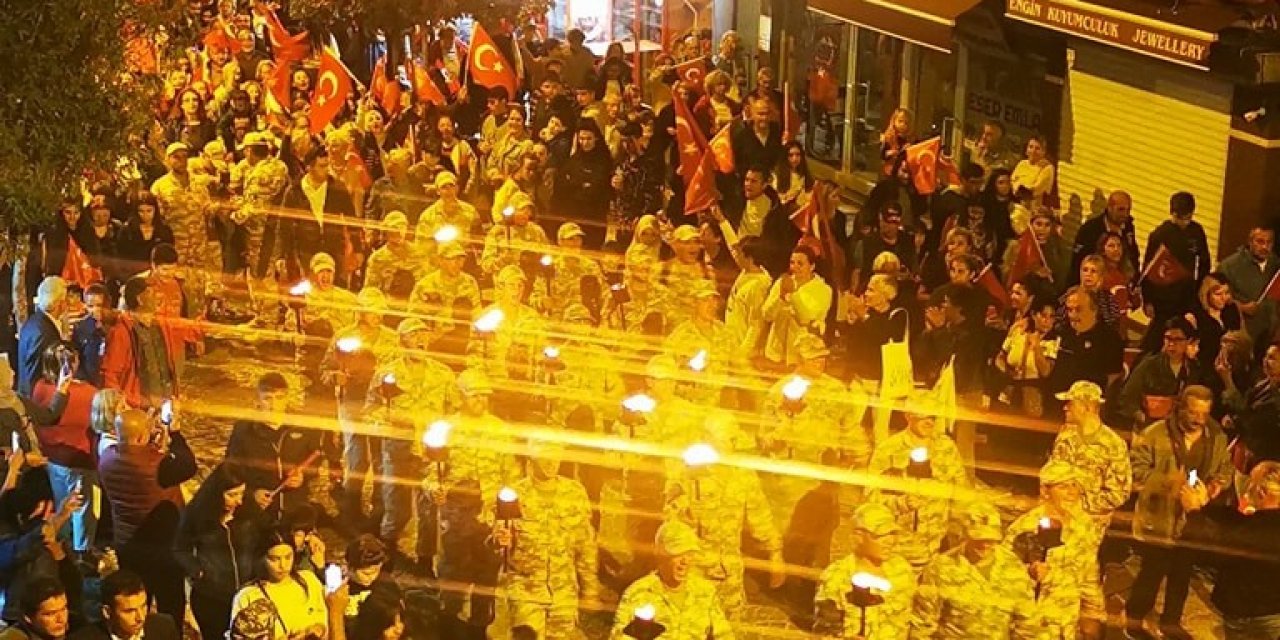 Datça’da 29 Ekim dolayısıyla fener alayı ve konser düzenlendi