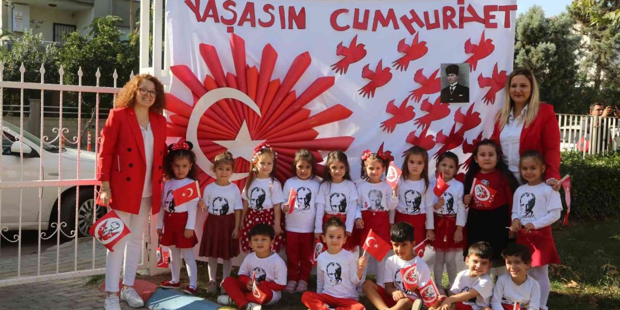 Efeler’in kreşlerinde Cumhuriyet Bayramı coşkusu yaşandı